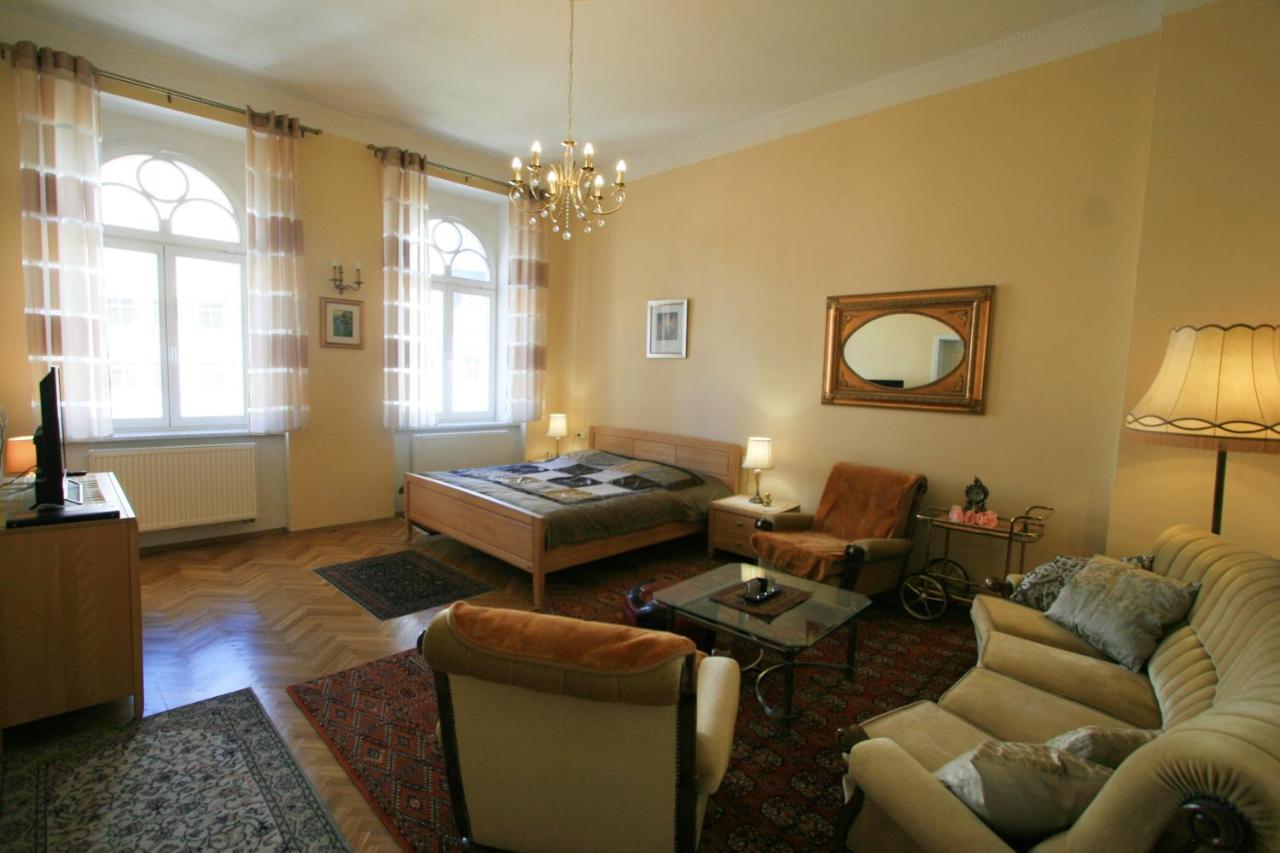 No. 20 Jaltska 3 Apartment *