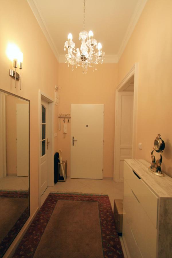 Apartment No. 20 Jaltska 3